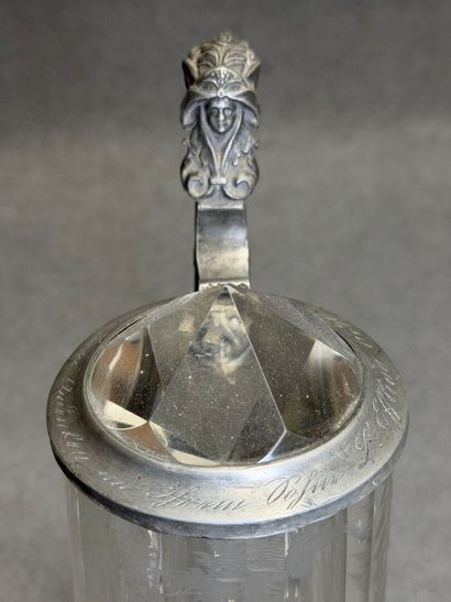 Chope en verre gravé d'un décor de chasseur,...