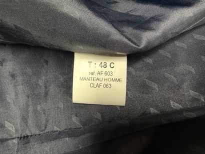 AIR FRANCE
Lot comprenant: 
Valise, valise...