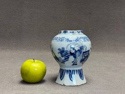 Pot en faïence de DELFT. XVIII° à décor de...