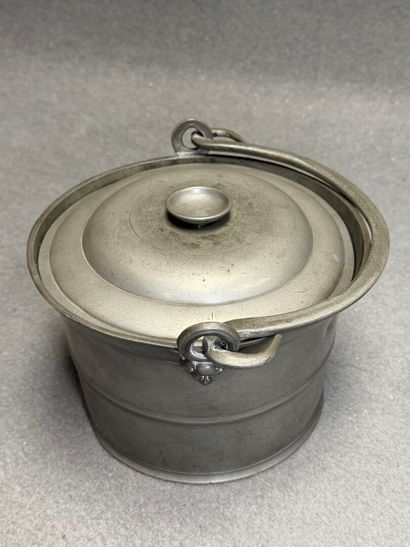 Porte diner et pot à bouillon en étain XIX°....