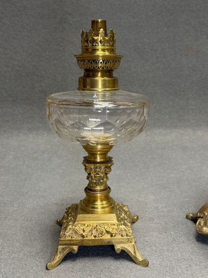 Ensemble de trois lampes à pétrole , réservoir...