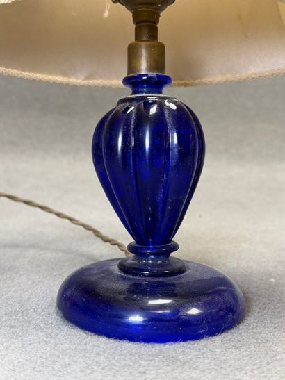 Quatre lampes de salon. 
H. : de 25 à 32...