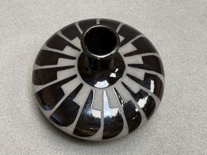 Vase toupie en verre gravé marqué Navajo....