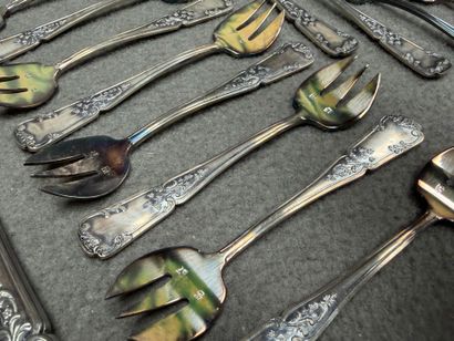 Ensemble de couverts en métal argenté Modèle...