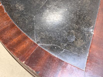 Table demi lune en placage d'acajou
Epoque...