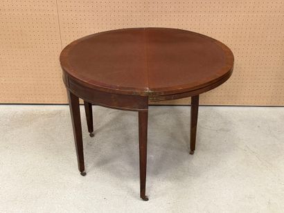 Table demi lune en placage d'acajou
Epoque...