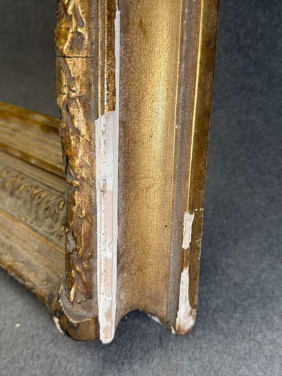 Cadre en bois et stuc doré. 
Dim. intérieur:...
