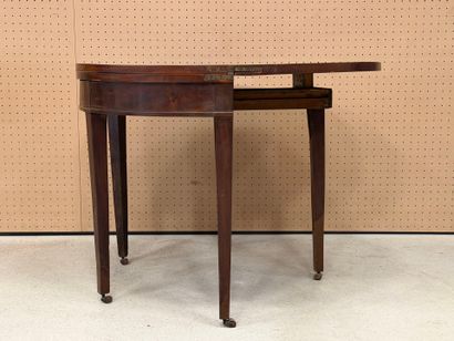 Table demi lune en placage d'acajou
Epoque...