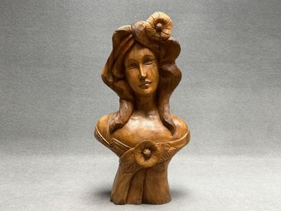 Buste de femme en bois sculpté.
H. :56 c...
