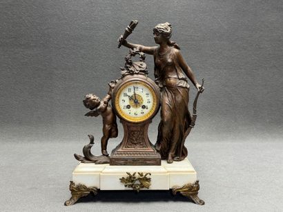Amour désarmé d'après Auguste Moreau. 
Pendule...