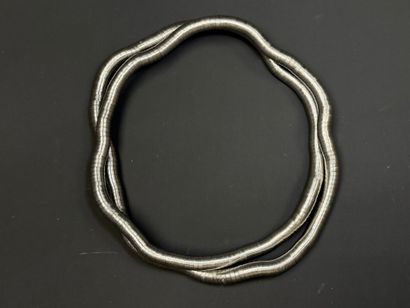 BREIL. 
Collier articulé. 
Signé. 
L 88 ...