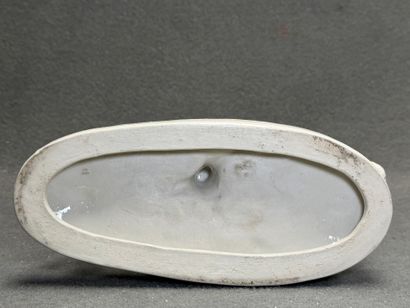 Bouc et amours. 
Groupe en porcelaine de...