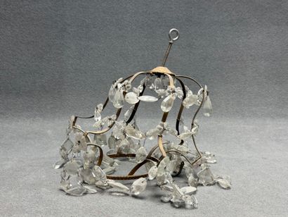 Petit lustre corbeille à perles de verre...