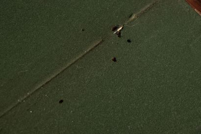 Table à jeux à pieds cambrés, le plateau...