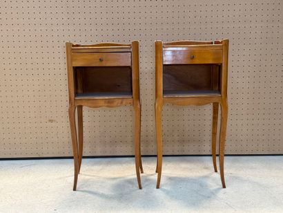 Paire de tables de chevet, une niche un tiroir....