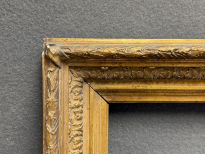 Cadre en bois et stuc doré. 
Dim. intérieur:...