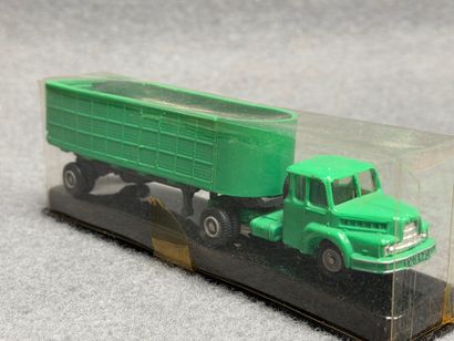 NOREV. 
Lot de camions modèle reduit.