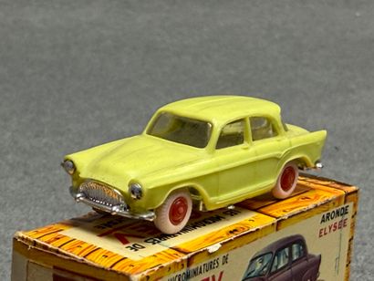 NOREV. 1/86°
-Renault Dauphine. 
-Renault...