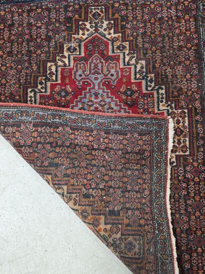 Tapis en laine tissé main
100 x 74 cm