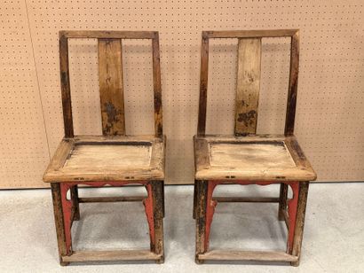 Paire de chaises Chinoises. 
H. :104 cm....