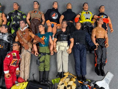 ACTION MAN: important lot de mannequins articulés...