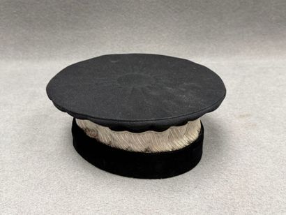 Toque ou Mortier de juge. 
H. :11 cm. D....