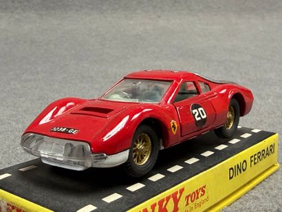 Dinky Toys 1/43°
Volvo 1800S. 
Ferrari D...