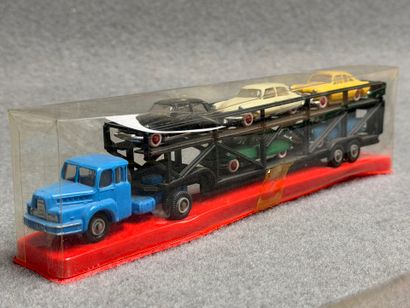 NOREV. 
Lot de camions modèle reduit.