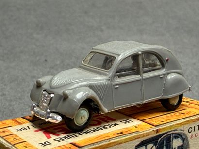 NOREV. 1/86°
-Renault Dauphine. 
-Renault...