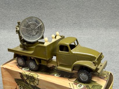 FRANCE JOUETS. 
Six camions militaire:
Radar,...