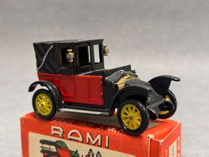 Deux véhicules miniatures: 
-Quiralu, isetta...