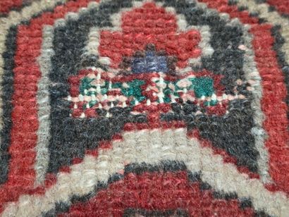 Tapis en laine tissé main
150 x 107 cm
tache...