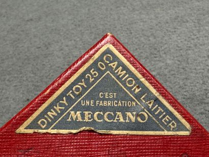 Dinky Toys 1/43°. 
Camion laitier. Nestl...