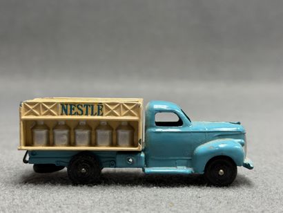 Dinky Toys 1/43°. 
Camion laitier. Nestl...