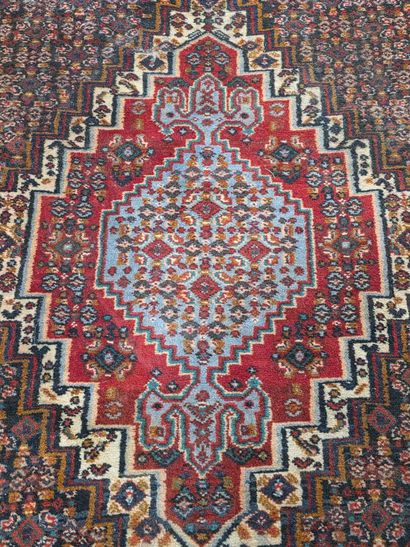 Tapis en laine tissé main
100 x 74 cm