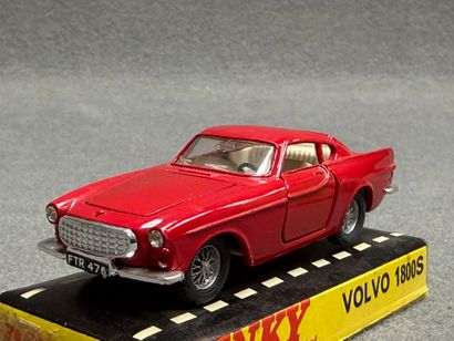 Dinky Toys 1/43°
Volvo 1800S. 
Ferrari D...
