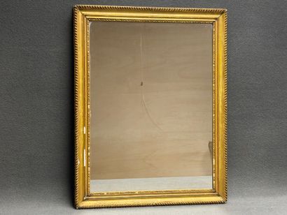 Miroir cadre bois et stuc doré.
79 x 60 cm
sauts...