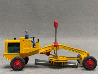 DINKY Supertoys.
Profileur 100 RICHIER. 
manque...