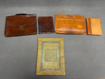 Deux pochettes avec couverture d'agenda et...