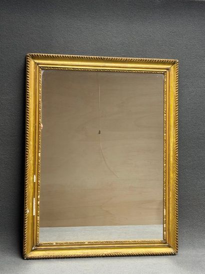 Miroir cadre bois et stuc doré.
79 x 60 cm
sauts...