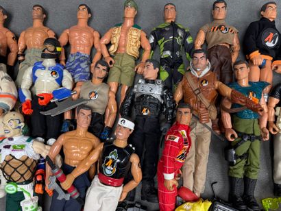 ACTION MAN: important lot de mannequins articulés...