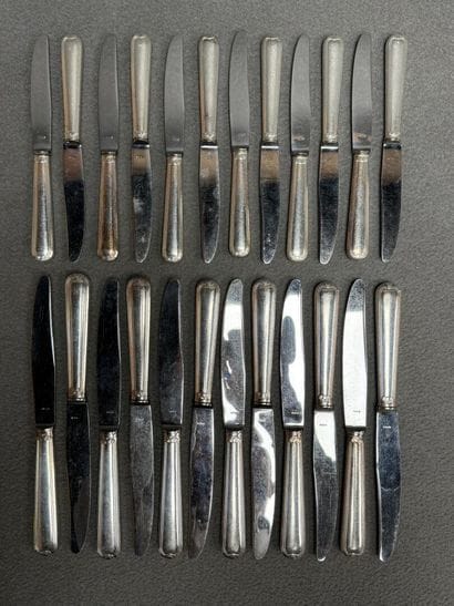 Ménagère de couverts en métal argenté modèle...