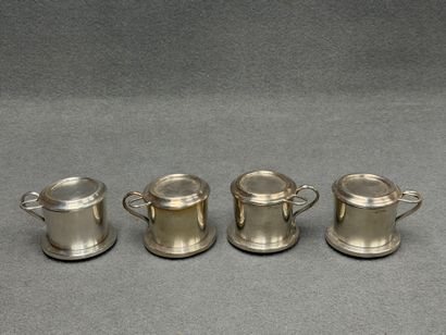 Ensemble de quatre filtre en métal argenté.
D:...