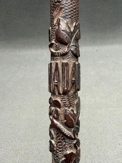 Madagascar: Canne en bois sculpté. 
L. :...