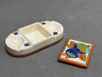 LONGWY 
Boite de fumeur en émaux polychrome...