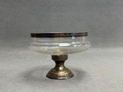 Coupe sur piedouche en verre monture en argent....