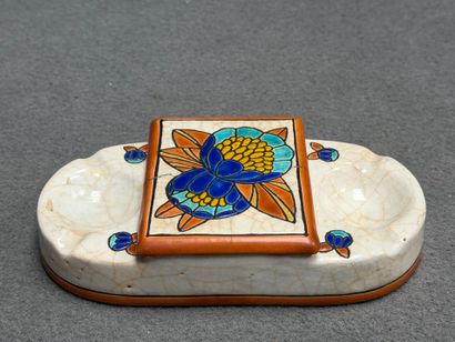 LONGWY 
Boite de fumeur en émaux polychrome...