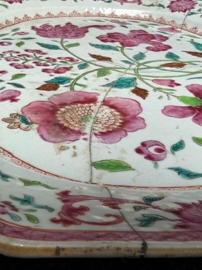 Plat en porcelaine de Chine XVIII° à décor...