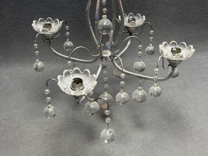Lustre en métal chromé à quatre lumières...