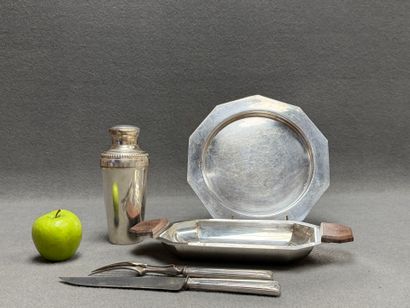 Ensemble de pièces en métal argenté:
- assiette...